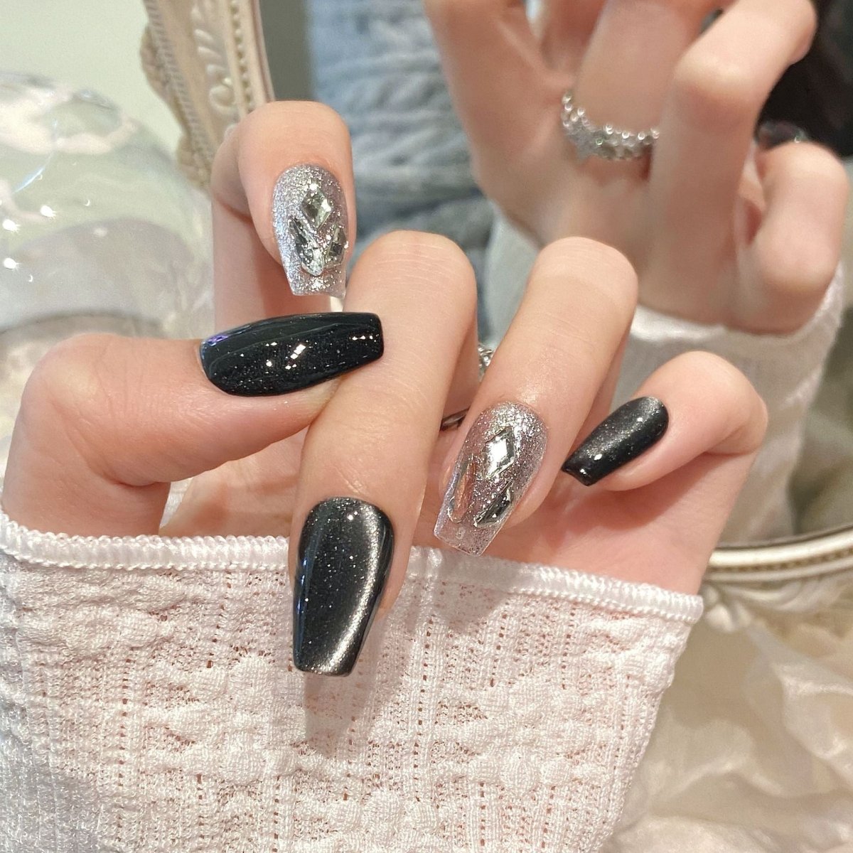 Cat's eye flash diamond wearing armor - CELESTI NAILS